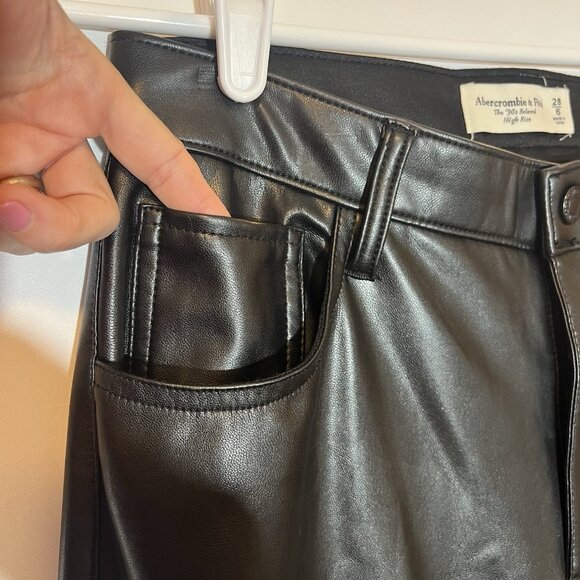 Abercrombie & Fitch Women 28/6 Curve Love Vegan Leather 90s Straight Pant Black - Picture 10 of 16
